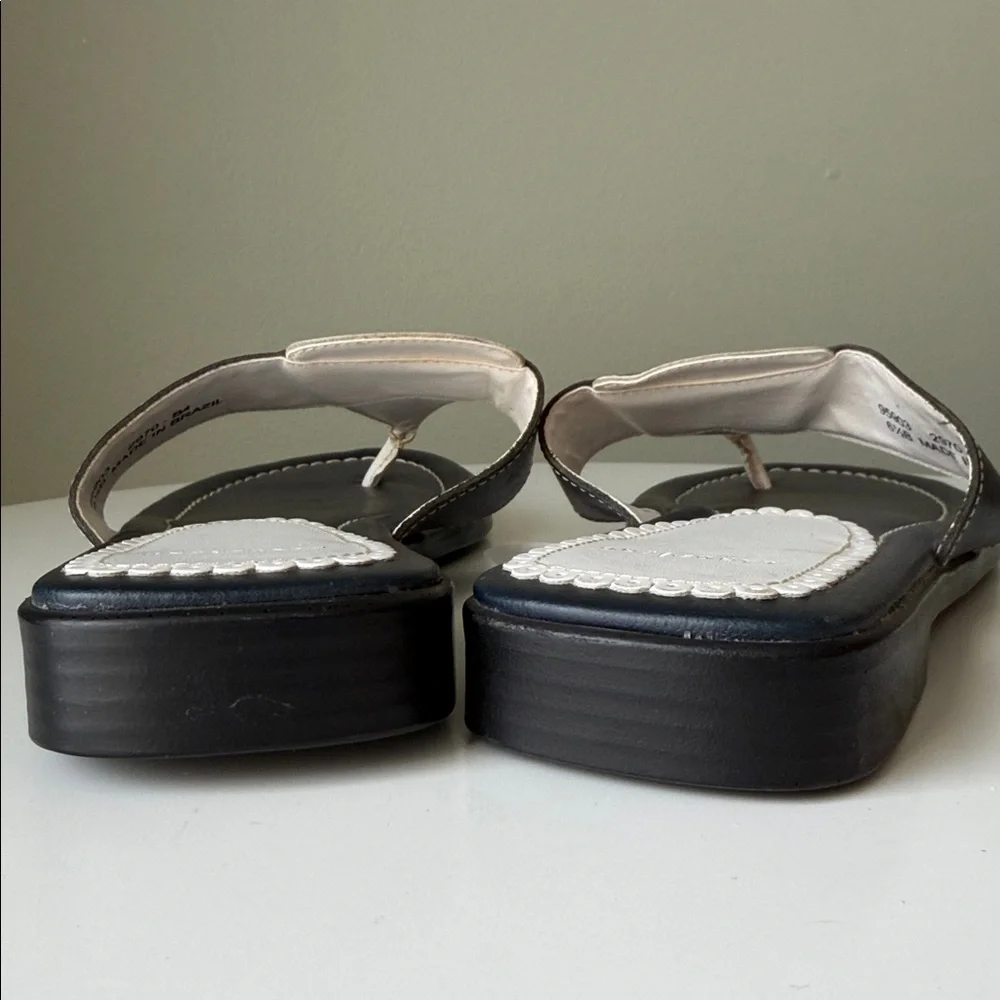 Land’s End Leather Thong Sandals Navy /white Made in Brazil 6.5 Slip on